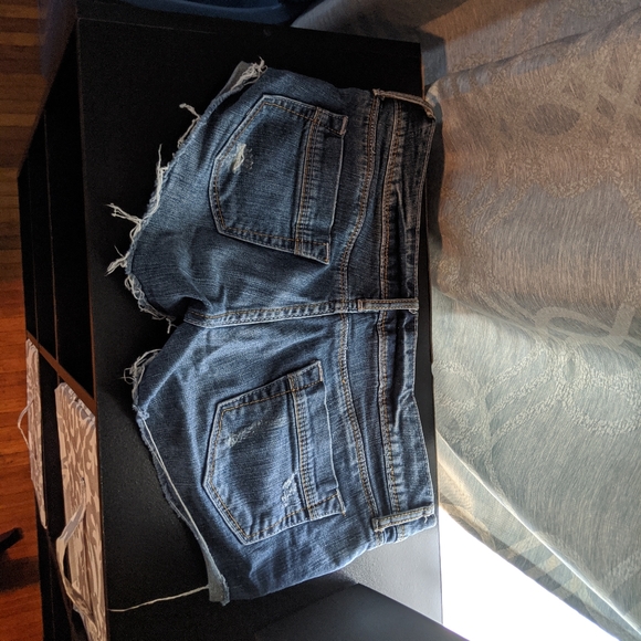 Short shorts - Picture 5 of 5